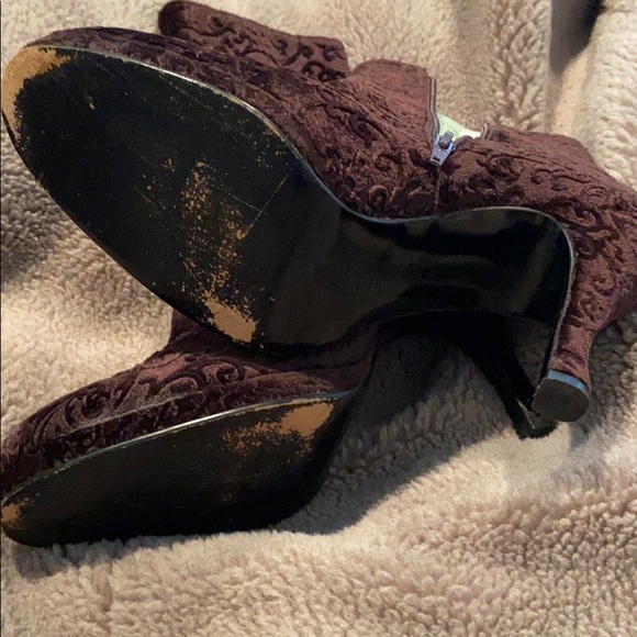 Charles jourdan velvet embossed boot size 8.5 - Picture 2 of 5